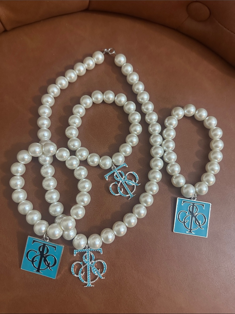 Pearl Necklace & Bracelet Set with Blue Logo Pendant - Unknown Brand